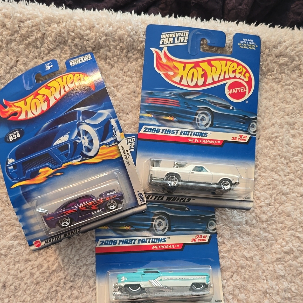 ♡♡♡ Hot Wheels Kids Toy Car Pack - Blue, White, Teal Collectible Vehicles